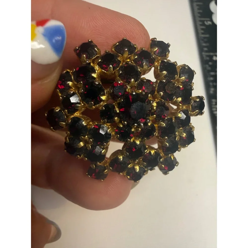 Vintage Garnet Red Rhinestone Cluster Brooch Gold Tone Round Domed Pin 1.5 Inch